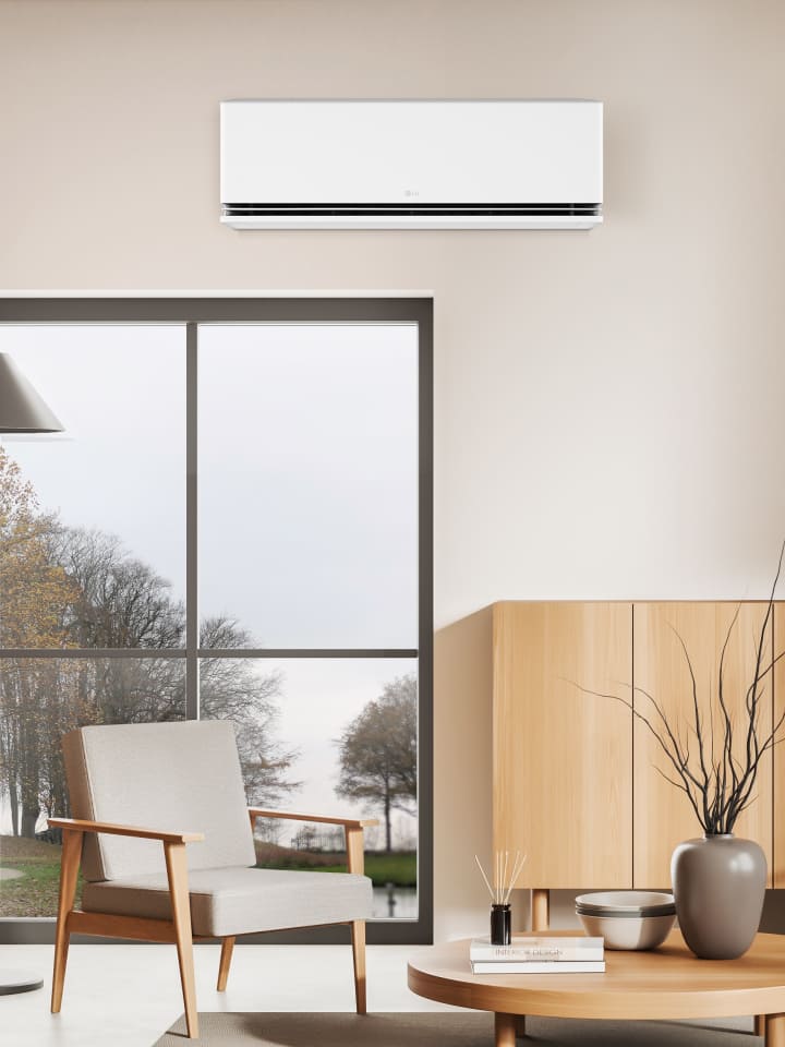 LG air conditioner with One-click scheduled Cleaning feature cleans and dries the interior before long-term storage during cold seasons.