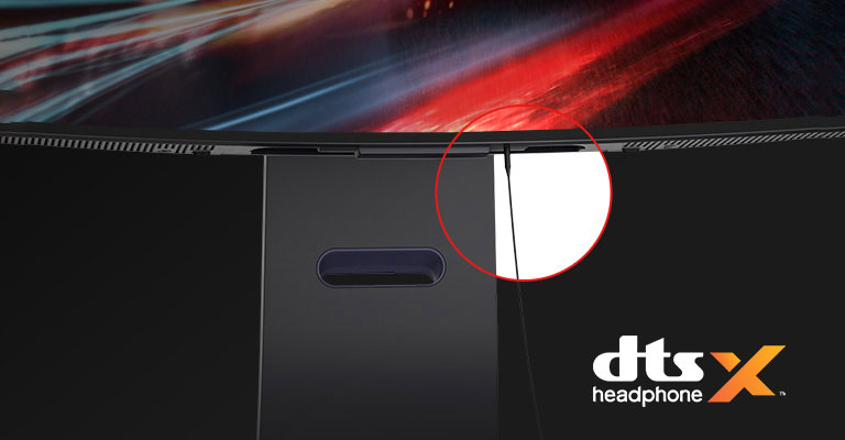 The 4-pole headphone cord is connected to the monitor.