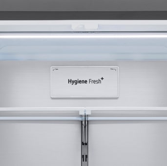 Vista interior del frigorífico LG de varias puertas con el logotipo de Hygiene Fresh+ ™.