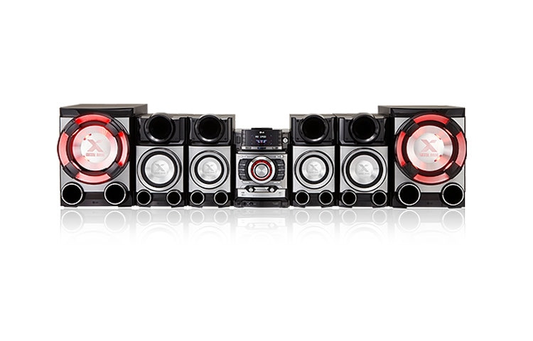 Front view of X-Metaliza tu rumba con los 20,000W del CM9520 X-Metal Bass de LG. Ritmos con potencia y sin distorsión. CM9520