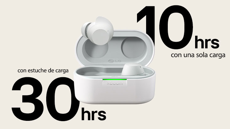 Un estuche color blanco de xboom Buds Lite se encuentra con su luz encendida y un par de audífonos dentro