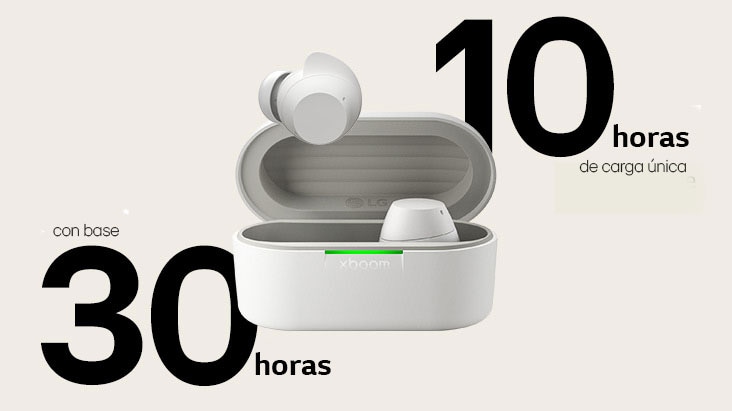 Se coloca una base blanca para xboom Buds con su luz encendida y con un par de auriculares en su interior.