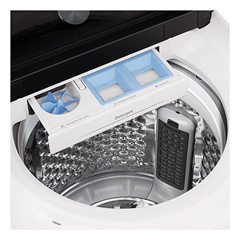 Water spray and arrows inside washer drum visualizing fast cleaning action of TurboWash™.