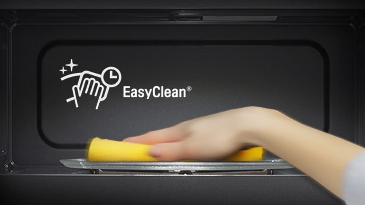 La imagen muestra que el revestimiento interior anti-bacterial EasyClean® hace que la limpieza sea simple y conveniente. Solo se necesitan unos pocos pases para limpiar el interior.