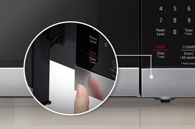La imagen muestra la cerradura de puerta a prueba de niños con función opcional de apertura en dos etapas para prevenir el acceso no deseado y mejorar la seguridad.