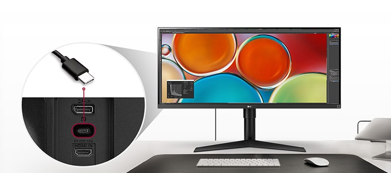 Se muestra un informe de trabajo en el monitor con emisión de luz azul reducida y temperatura de color similar a la de una hoja impresa en comparación con el modo convencional.
