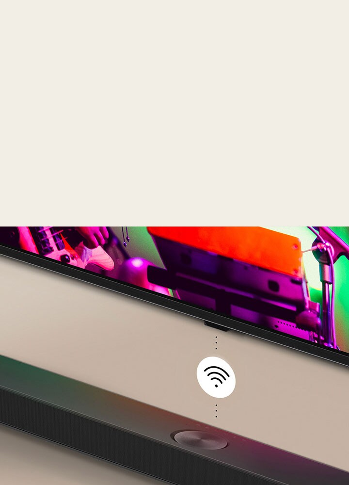 Televisor LG y barra de sonido LG montados en la pared con un símbolo de Wi-Fi blanco en el medio.