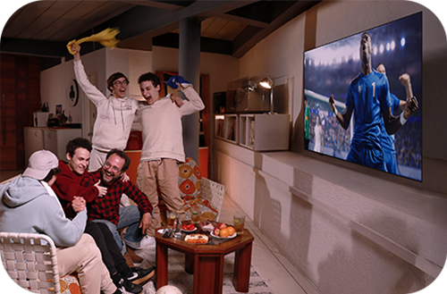 Usando el refrigerador y la TV como fanático del fútbol (Momento OFF)