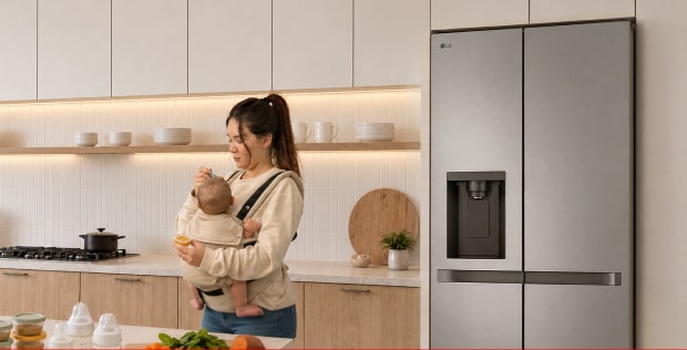 Imagen de una persona con electrodomésticos LG