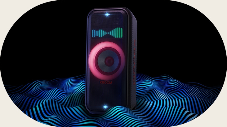 El LG XBOOM XL7T en un espacio infinito, con luces rojas, intermitentes y ondas sonoras que resaltan su bajo profundo.