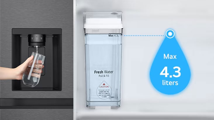 Refrigeradora con flechas ascendentes y monedas amontonadas