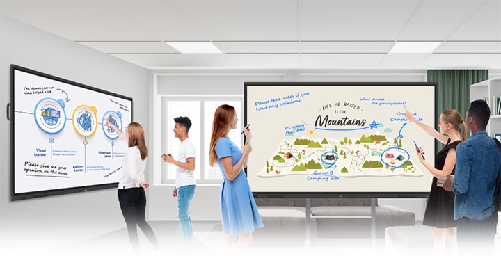 In the ideation space of the lecture room, there are two smart boards—one mounted on the wall and the other a stand-alone unit. Students freely share their opinions by writing on them.