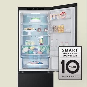 Frescura al instante. Refrigeradora con puerta abierta y compresor con 10 años de garantía.	