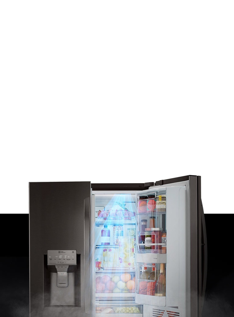 Puerta derecha de la refrigeradora está abierta, mostrando productos. Una niebla fluye desde la parte superior al resto.