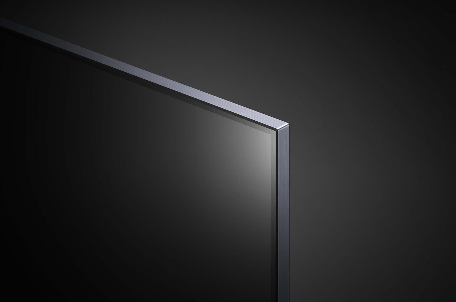 Primer plano del borde superior del LG QNED TV, QNED90