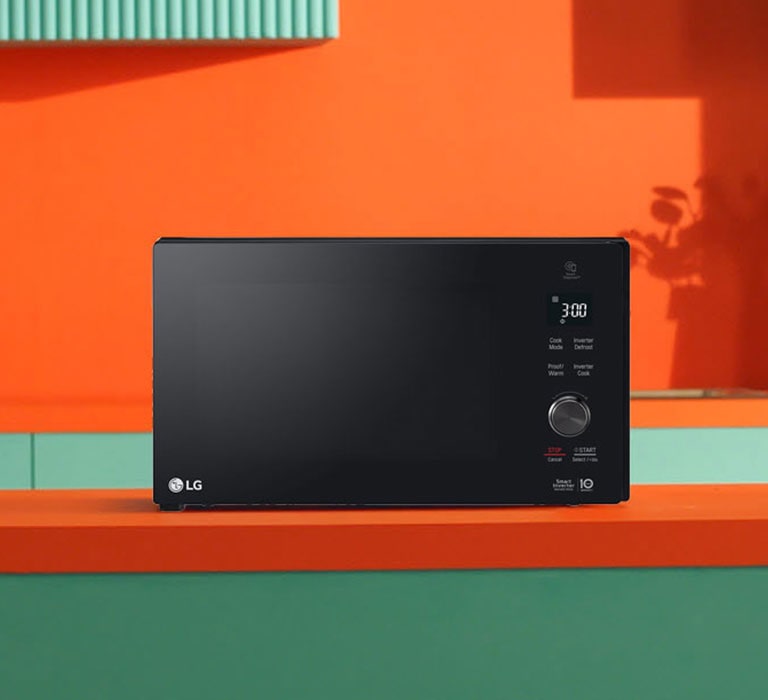 It shows LG Neochef™ placed in the kitchen.