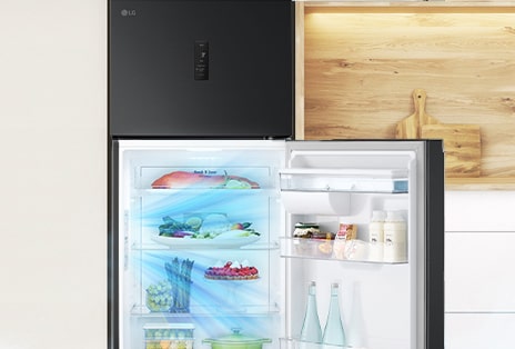 lg top freezer refrigerator maintaining optimal internal temperature to keep food fresh, even with frequent door openings, using smart fresh air technology.