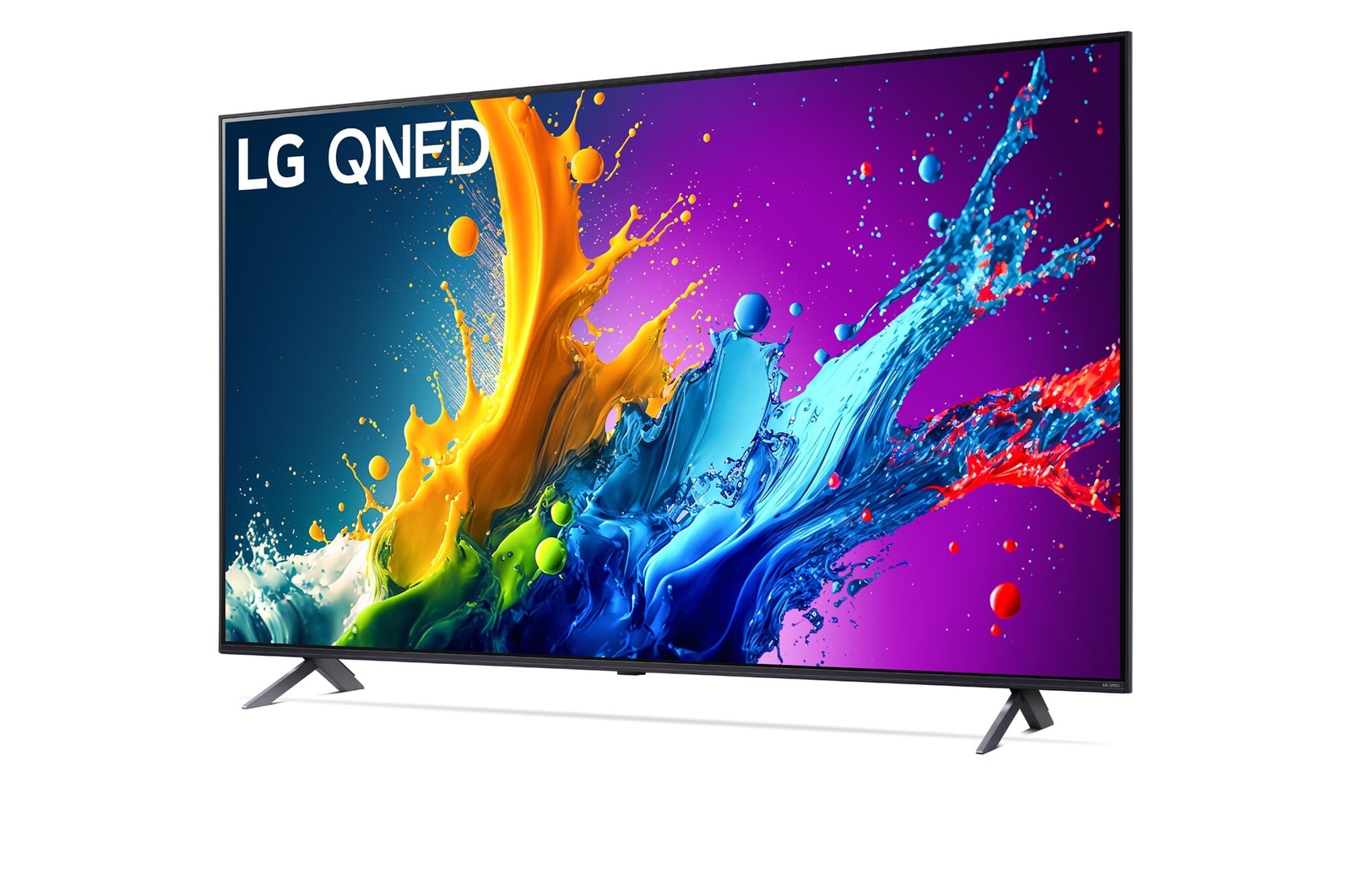 Widok z lewej strony lekko pod kątem na LG QNED TV, QNED80