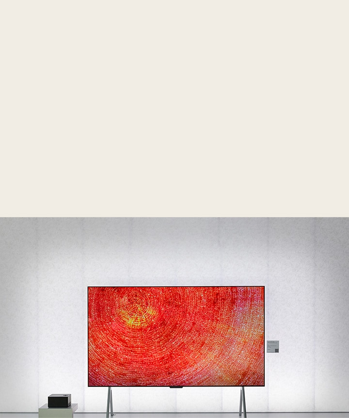LG TV stojący obok modułu Zero Connect.