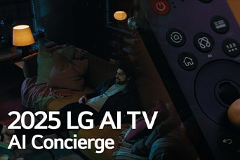 Na ekranie pojawia się tytuł: 2025 LG AI TV, AI Concierge. Widzimy pilot Magic Remote od LG. Mężczyzna siedzi na kanapie.