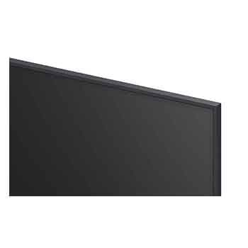 LG AI Magic Remote na tle ekranu LG TV. Na ekranie widoczna jest spersonalizowana treść dostosowana przez AI LG na podstawie wyszukiwania i historii oglądania użytkownika. Obok pilota znajduje się ikona oraz etykieta informująca, że funkcja AI Concierge jest łatwo dostępna po jednokrotnym naciśnięciu przycisku AI. 