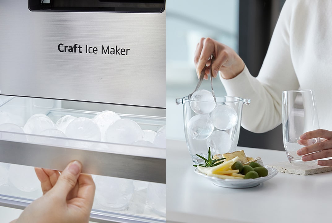 Urządzenie Craft Ice Maker produkuje kulki lodu, a osoba za pomocą szczypiec wkłada jedną z nich do szklanki stojącej obok talerza z przekąskami.