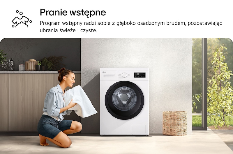 Program higieniczny pralki LG F4A10S7NWK pokazany na przykładzie prania pluszowej zabawki i białych tkanin wewnątrz bębna.