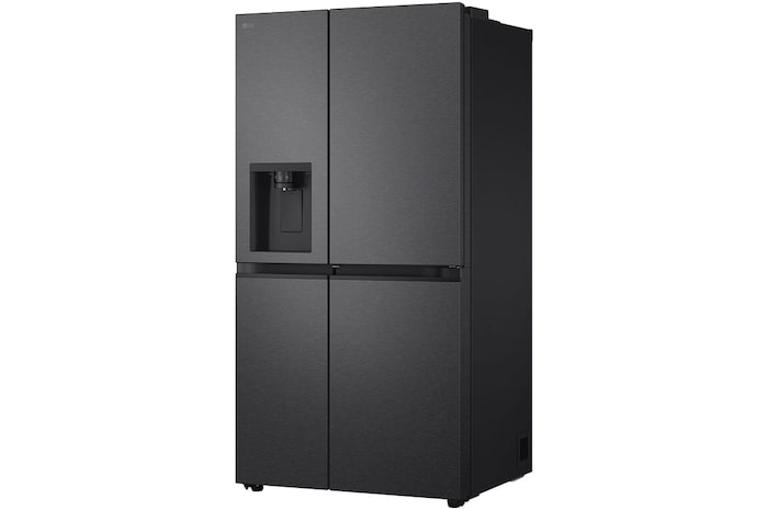 Widok boczny z prawej strony lodówki LG side-by-side z gładkim, jednolitym wzornictwem i płaskimi panelami.