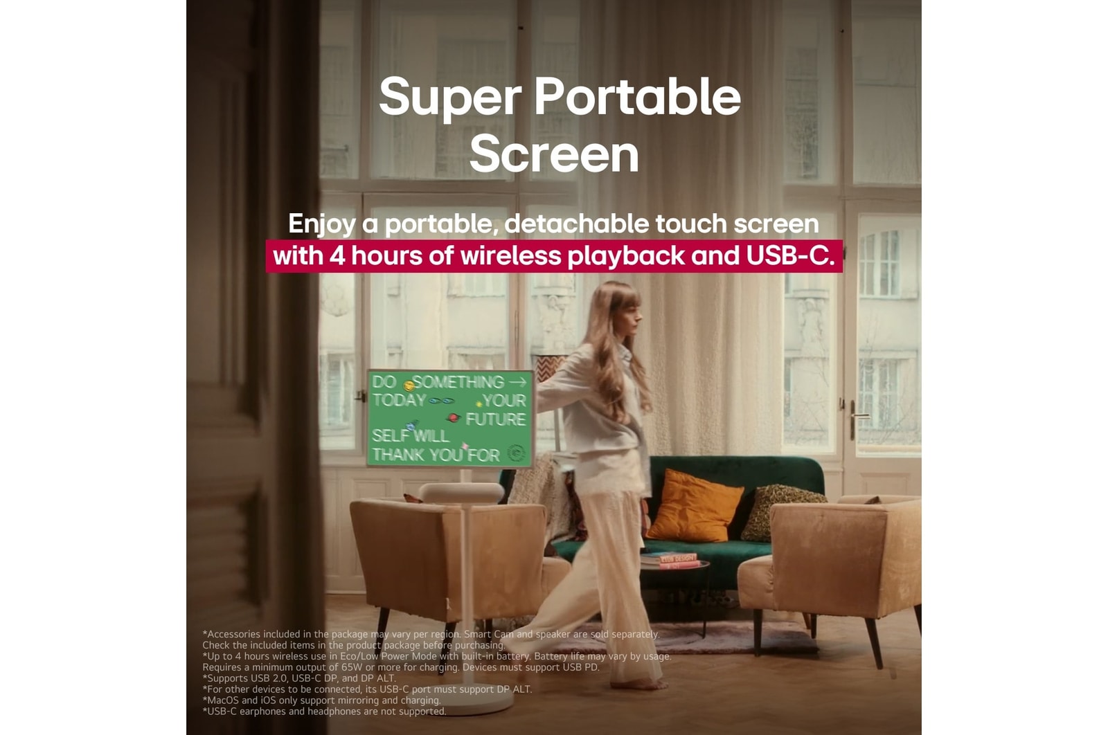 Osoba obracająca swój LG StanbyME 2 na stojaku pod telewizor. W tekście wyjaśniono, że Super Portable Screen zapewnia 4 godziny bezprzewodowego odtwarzania i jest wyposażony w złącze USB-C.