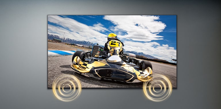 Jeden ekran signage na ścianie ma wbudowany głośnik generujący bogaty dźwięk.