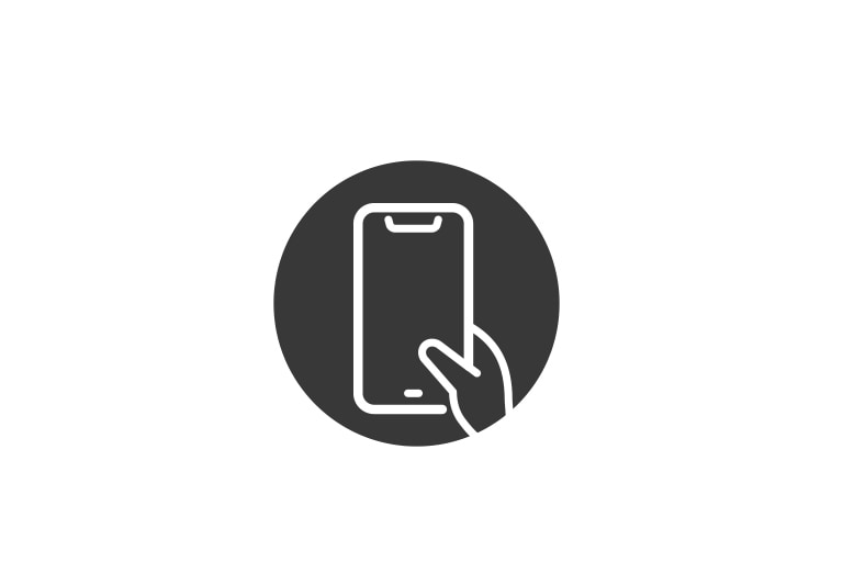 Ikona na szarym kole przedstawiająca rysunek konturowy dłoni trzymającej telefon.