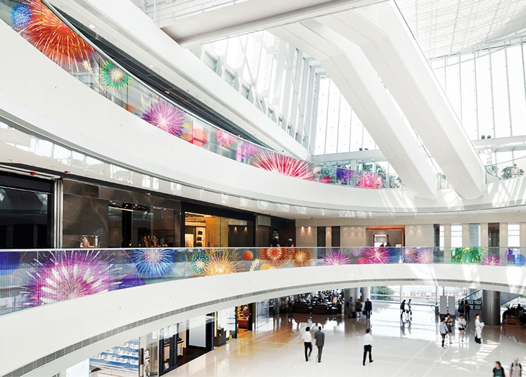 ID_LED-Signage_Indoor_features_02_M02_Color-Transparent-LED-Film_D