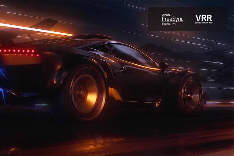 Rozmyta scena szybkiej jazdy samochodem w grze wyścigowej. Scena jest dopracowana, co przekłada się na płynną i wyraźną akcję. Logo FreeSync Premium i VRR w prawym górnym rogu.