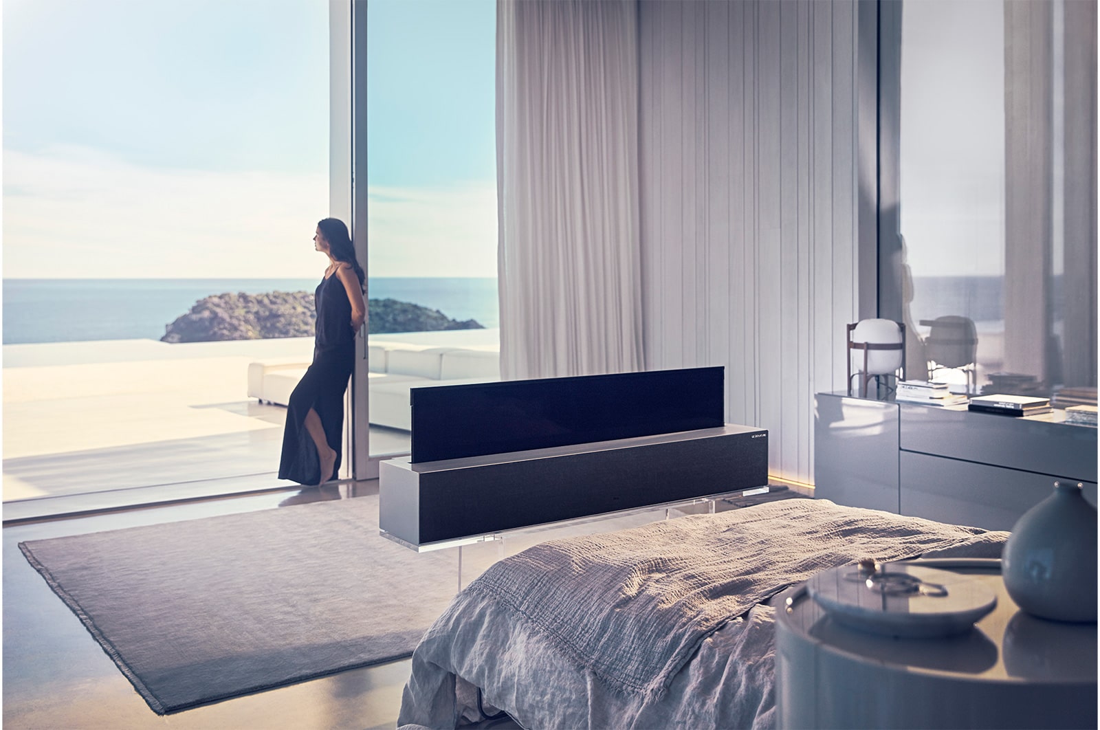 LG Telewizor LG 65” Zwijany OLED 4K ze sztuczną inteligencją, Cinema HDR, Smart TV, 120Hz, DVB-T2/HEVC, OLED65R19LA, OLED65R19LA