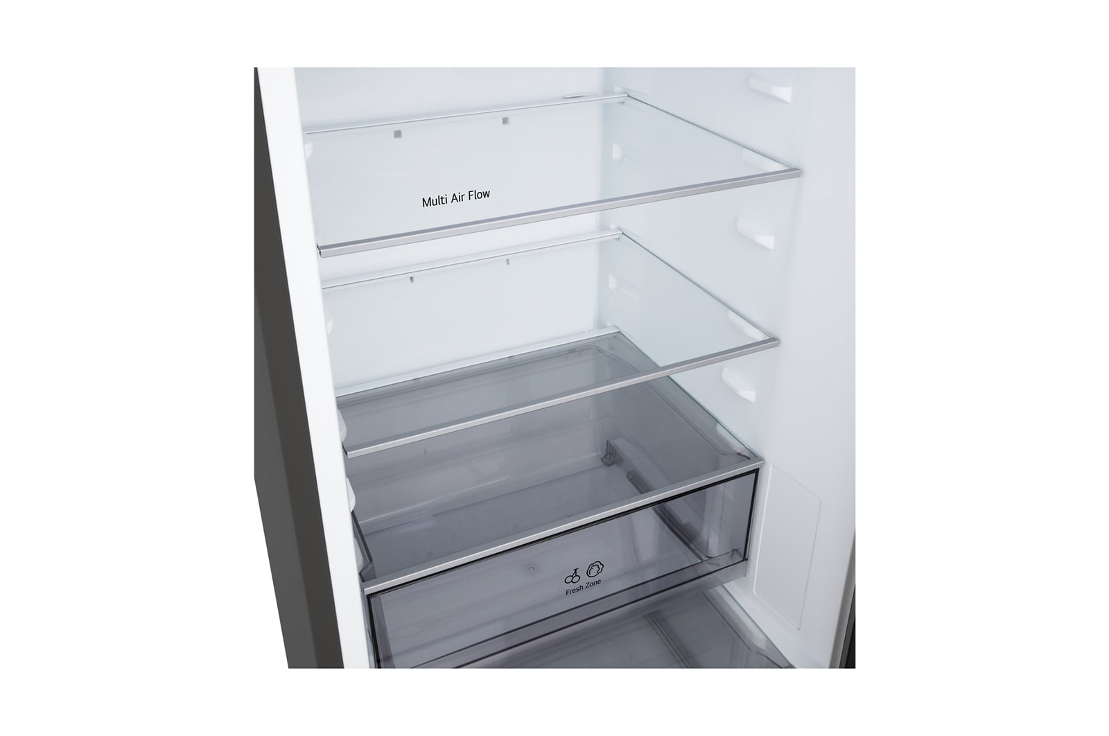 Zbliżenie na półkę na wino w lodówce z zamrażarką LG (gbbsj11dep), na której znajdują się cztery butelki wina oraz pudełko makaroników; w okrągłym powiększeniu pokazano szczegóły konstrukcji tej półki