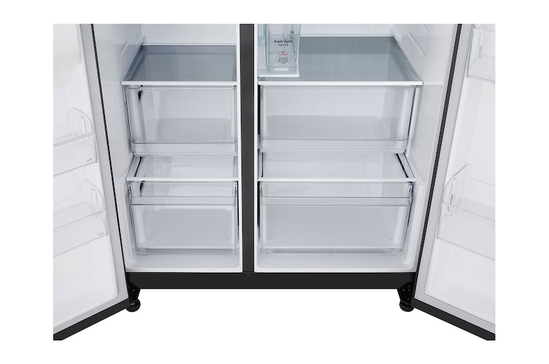 widok dolnych półek lodówki