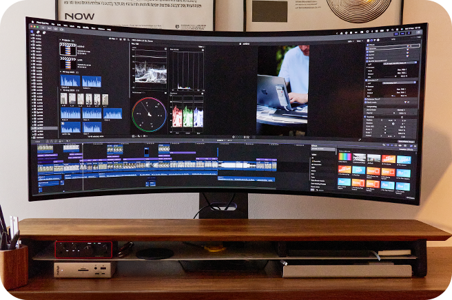 Obraz wyświetlany na monitorze LG UltraWide.
