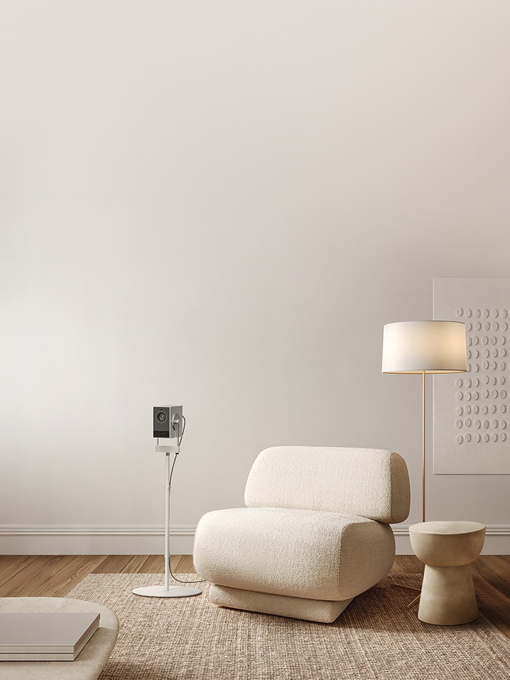 CineBeam Q stand CQS710PB displayed images at living room.	