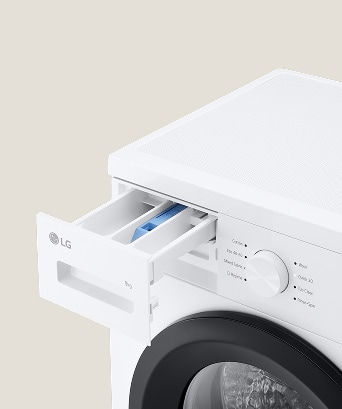 Zbliżenie na szufladę na detergent w pralce.	