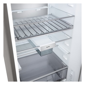 Plank van LG-koelkast met vriesvak (GBBS726Cgbbs726cpyEV) gemarkeerd in het blauw met pijltjes omhoog en omlaag, afbeelding aan de rechterkant laat gevouwen plank met twee waterflessen zien