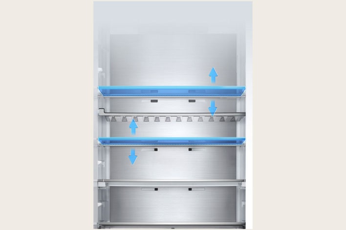  LG Kühlschrank (GBBS726CPY) Innenansicht mit fünf Regalen & einstellbaren Höhenstufen, dargestellt mit vertikale Bewegung anzeigenden blauen Pfeilen