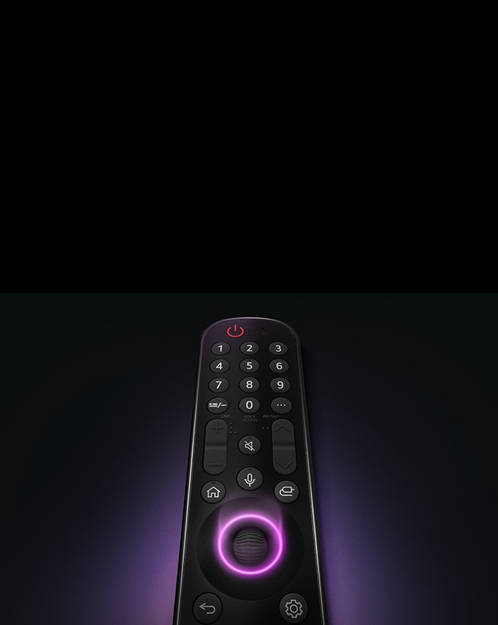 Um LG Magic Remote com o botão circular do meio, enquanto uma luz púrpura de néon emana em torno do botão para o realçar. Um suave brilho púrpura envolve o controlo remoto num fundo preto.