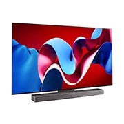 Vista lateral direita ligeiramente inclinada da LG OLED evo TV, OLED C4 com uma LG Soundbar abaixo