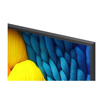 Comparação antes e depois de como o LG 4K Super Upscaling melhora a qualidade da imagem. Dois painéis mostrando a mesma imagem de um pássaro colorido num ramo na floresta, o painel da direita está desvanecido. O título menciona como o 4K Super Upscaling melhora a resolução, a luminosidade e a nitidez. 