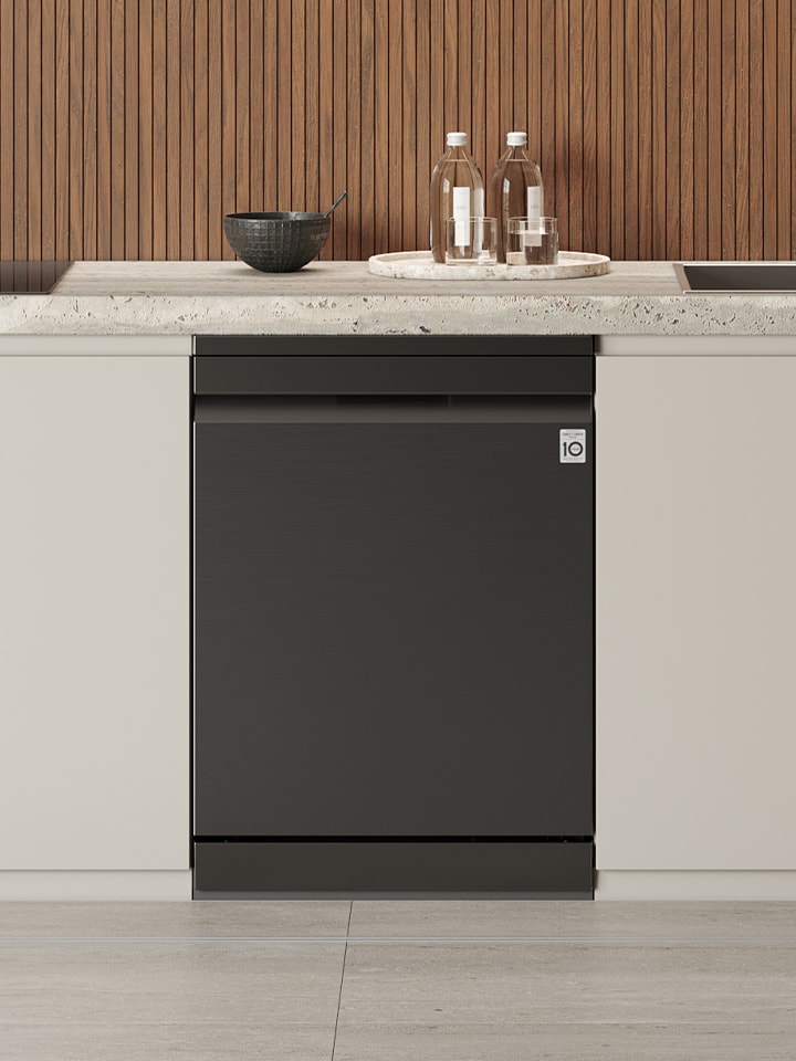 Imagem lifestyle do interior a mostrar a máquina de lavar loiça livre LG.