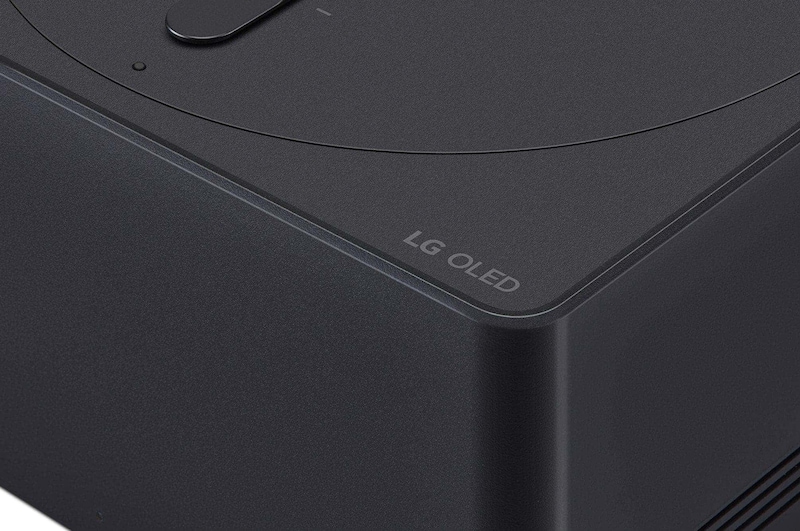 Imagem em grande plano de uma Zero Connect Box com o logótipo da LG OLED na extremidade