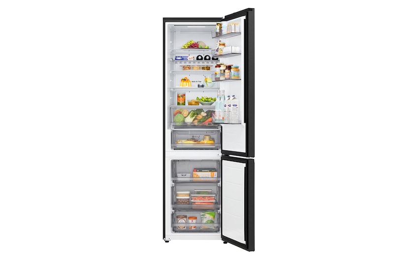 Frigorífico combinado LG (GBBW726AEV) com porta totalmente aberta a mostrar os compartimentos do frigorífico e do congelador