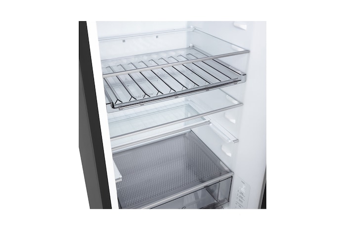 Vista frontal do frigorífico combinado LG (GBBW726AEV) a mostrar a ventilação DoorCooling+™