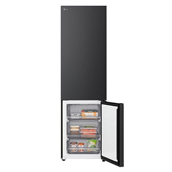Frigorífico combinado LG (GBBW726AEV) numa sala com vista noturna da cidade, sobreposto com o gráfico do Modo de poupança por IA e o gráfico de flutuação de energia