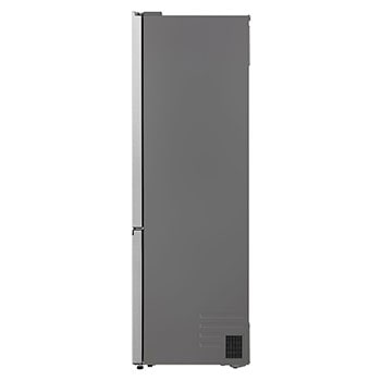 Frigorífico combinado LG (GBBS312CPY) embutido em armários castanhos-escuros com janela e sofá à esquerda e lava-loiça à direita